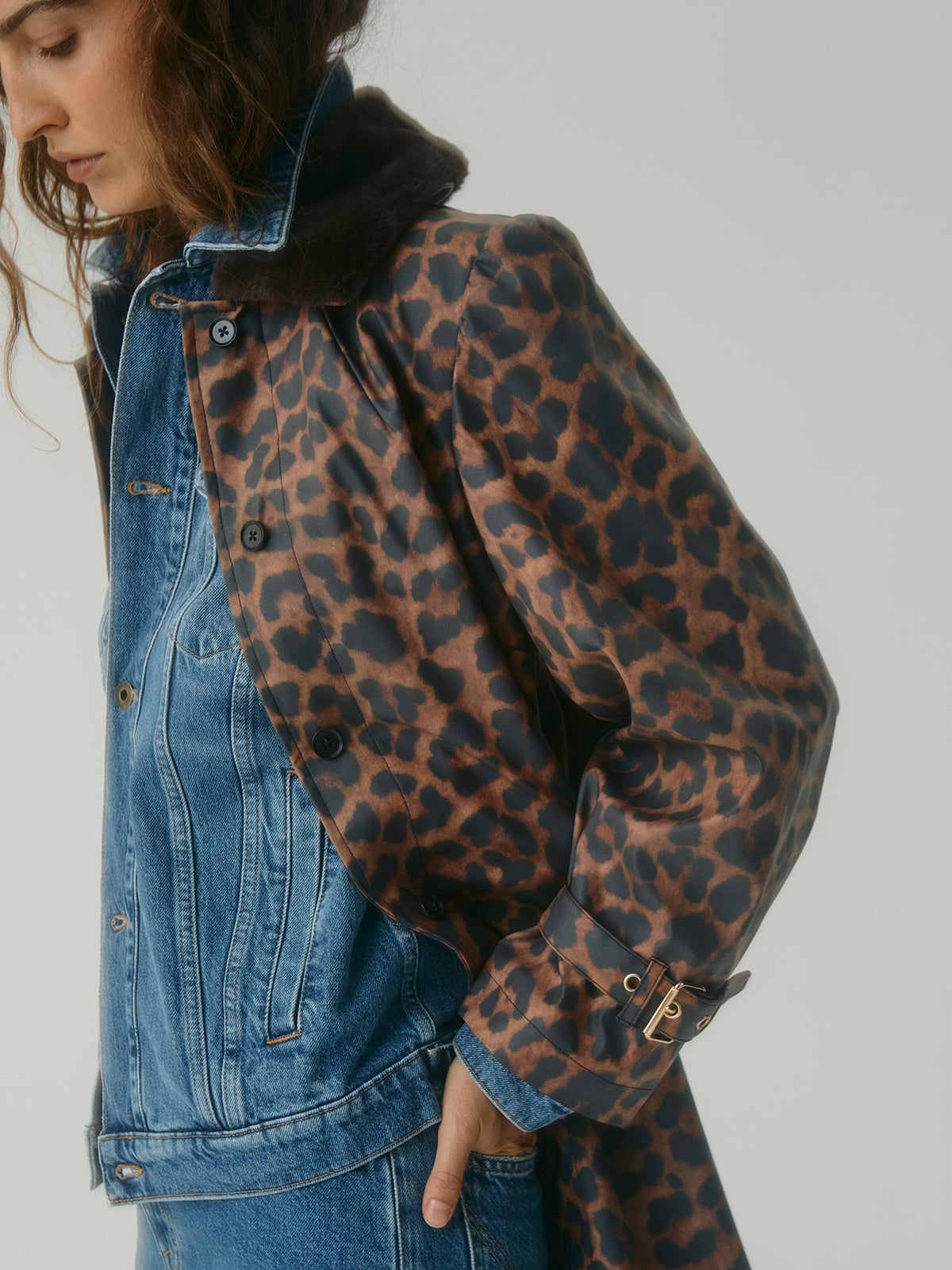 Long Raincoat with detachable plush collar - Leopard